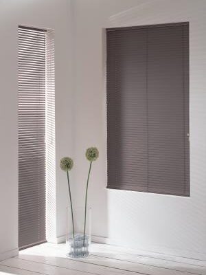 Metal blinds on windows, mini blinds in Brentwood, TN, Nashville, TN and Franklin, TN, from Blinds & Designs.